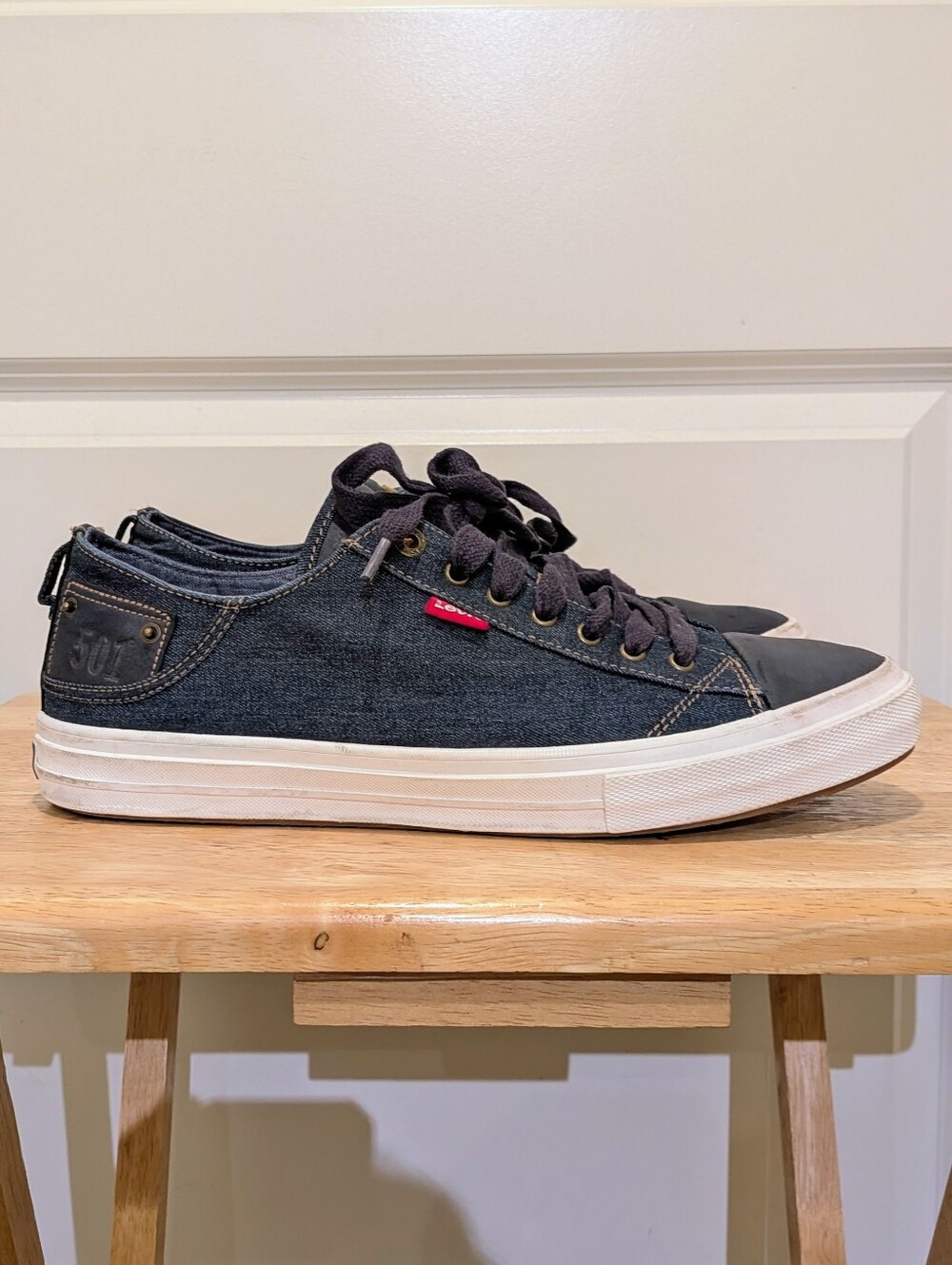 EUC Levi's 12 Men's Neil Lo 501 Dad Wash Denim Leather Patch Sneakers
